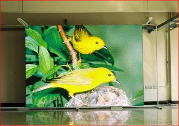 ÉCRAN LED TRÈS LUMINEUX P8 100×100 CM VISIBLE EN PLEIN SOLEIL