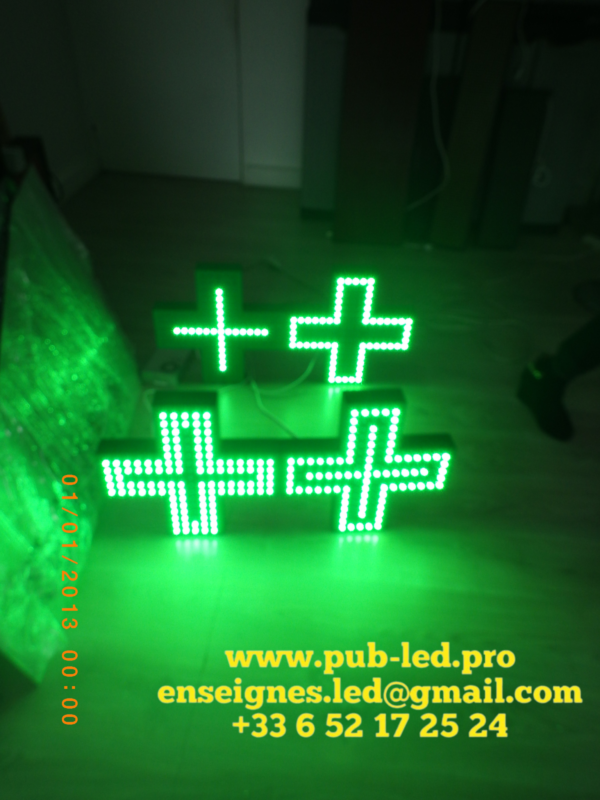 ENSEIGNE LED UNE FACE CROIX DE PHARMACIE EXTÉRIEURE PROGRAMMABLE