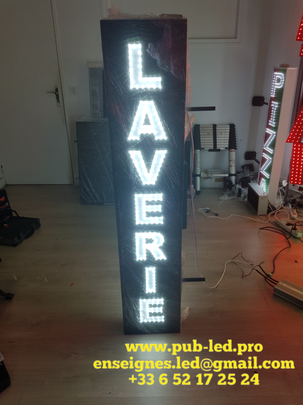 ENSEIGNE LED BIFACE “LAVERIE” ANIMÉE, IDÉALE POUR L’EXTÉRIEUR 150x33cm