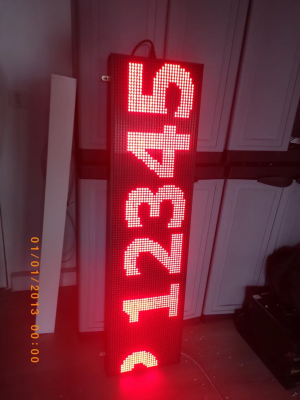 ÉCRAN LED PUBLICITAIRE INTERNE 36×200 CM AVEC ANIMATION DYNAMIQUE – Image 3