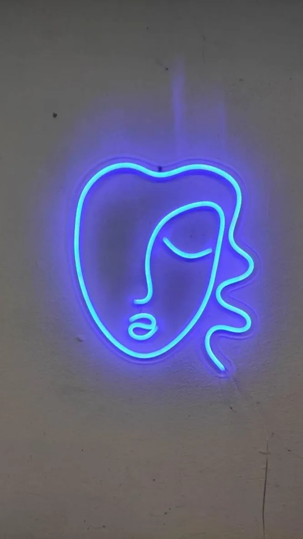 LAMPE MURALE LED “VISAGE DE DAME”, NÉON FLEX, TAILLE ET COULEUR AU CHOIX, 30 cm OU 40 cm – Image 4